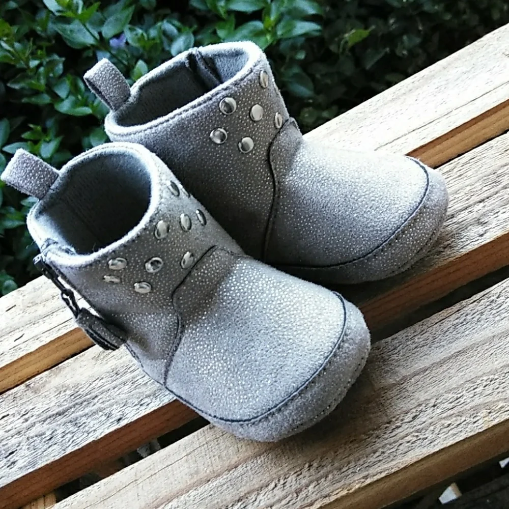 6-9 MONTHS BABY BOOTS: GRAY, SPARKLY AND STUDDED